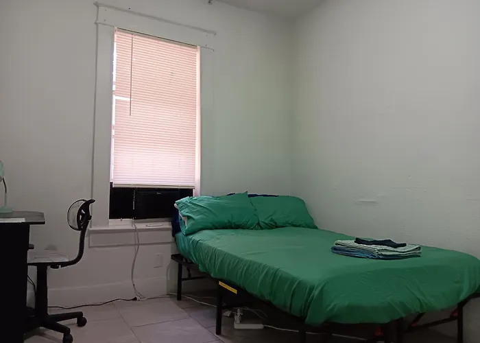 Hostel Tampa, 15 Minutes To Airport, Near Ybor City, Self Check-In