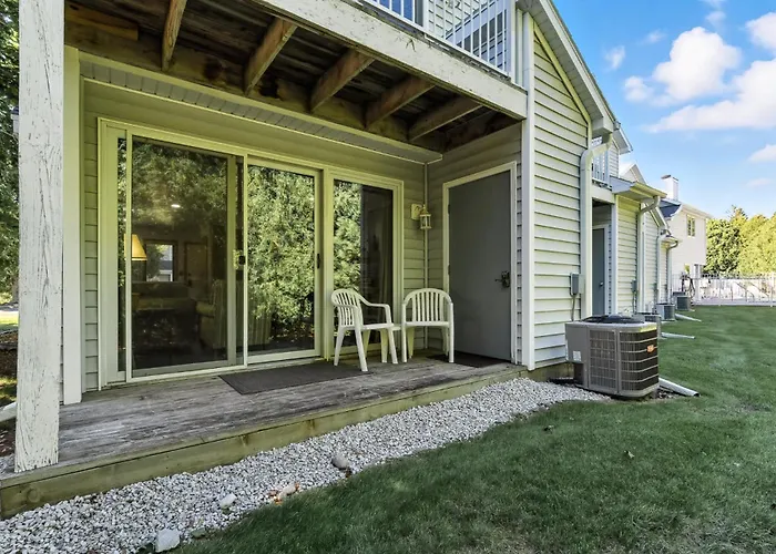 Hilltop Hideaway Unit B-5 By Simple Life Rentals