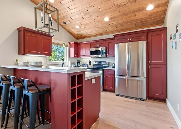 Upper Deck By Simple Life Rentals
