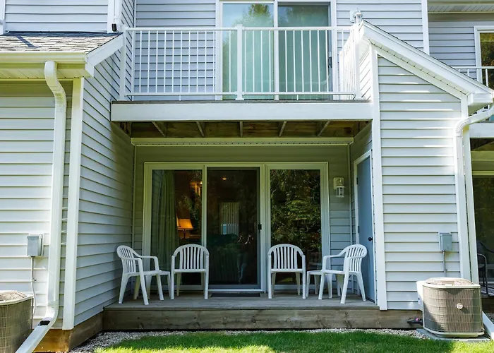 Peacefield At The Hilltop C-4 By Simple Life Rentals