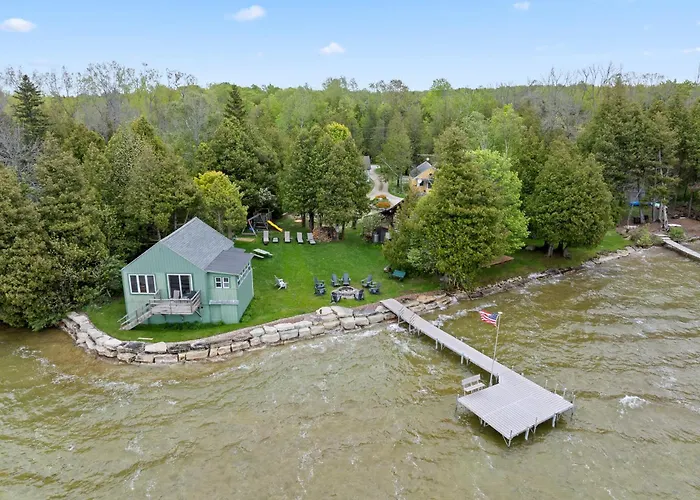 Sunset Shores - Lakeside Cabin #1 By Simple Life Rentals