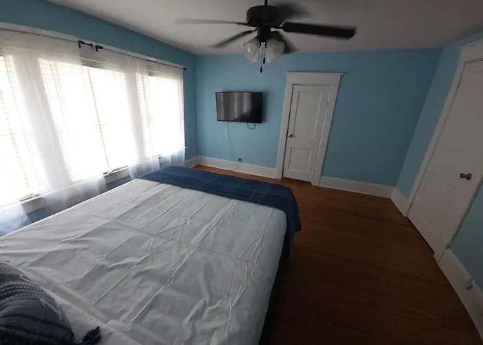 Huge 4-Bedroom Historic Home & Game Room