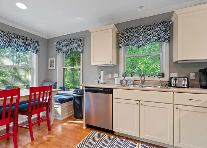 Blue Bear Cottage At Simple Life Rentals