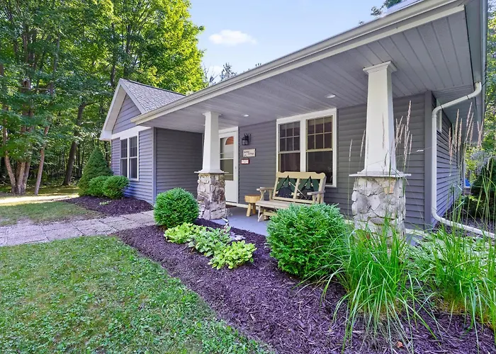 Blue Bear Cottage At Simple Life Rentals