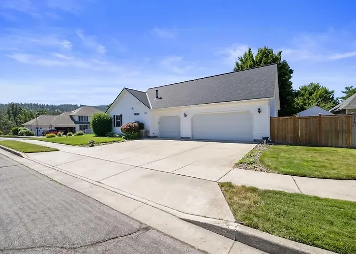 Family Home With Pool Table - Fall Weekly Savings