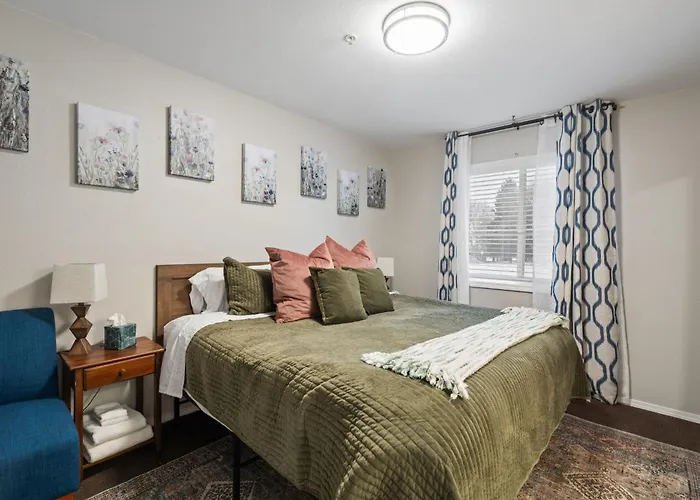 Library Inn - Boutique Rooms - Free Breakfast - Hot Tub