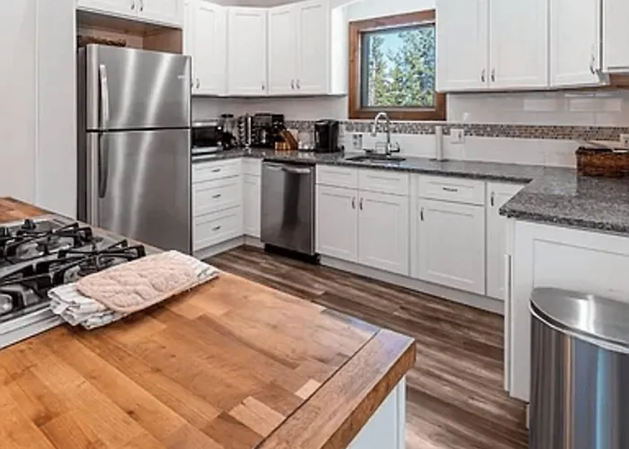 Mountain Modern 4 Bedroom Cabin On Hiking Trails