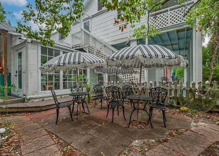 Old Carrabelle Hotel Captains Quarters Suite