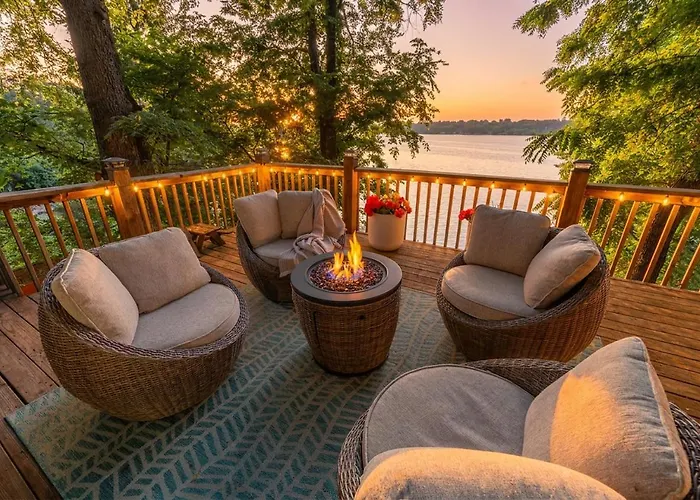 Cozy Lakefront Aframe W Hot Tub & Dock