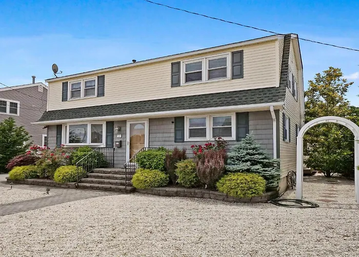 Wifi Yes To Pets Patio Private Yard Beach Chairsbalcony Beach Badges Outside Shower Deckslarge 5 Bedroom 2 Bath Bayside Cape