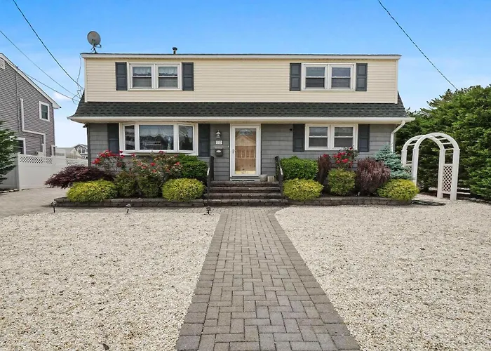 Wifi Yes To Pets Patio Private Yard Beach Chairsbalcony Beach Badges Outside Shower Deckslarge 5 Bedroom 2 Bath Bayside Cape