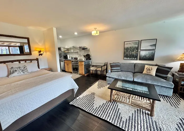 Lutsen Ski-In/Ski-Out | Lake View | Pet-Friendly