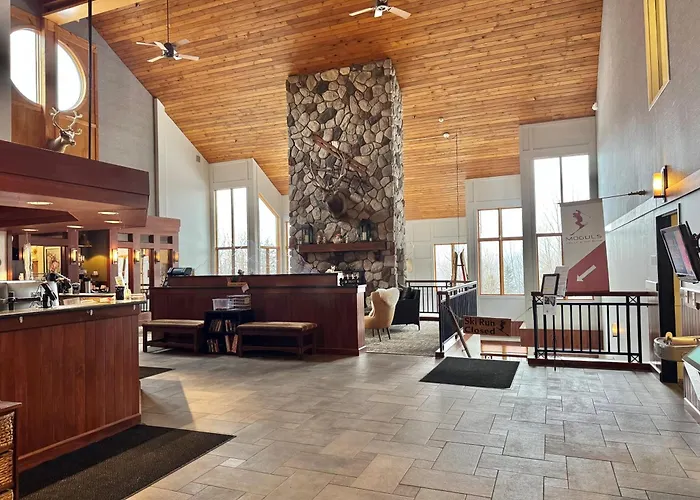 Lutsen Ski-In/Ski-Out | Lake View | Pet-Friendly