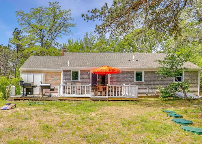 Classic Cape Cod Escape: Beaches And Backyard Bbqs