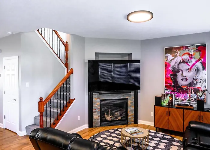 Nd Luxury Townhome 8 Min To Nd Stadium!