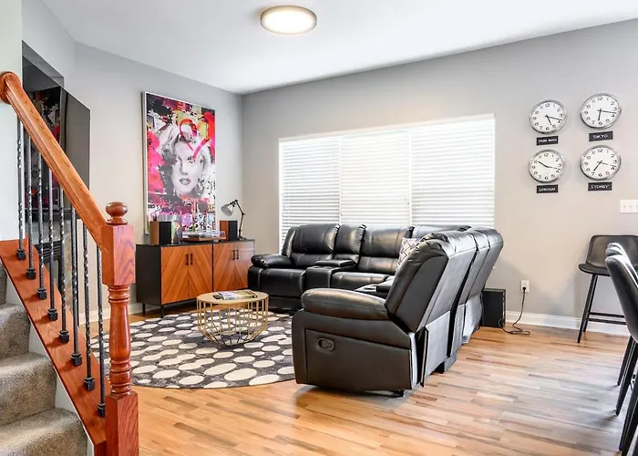 Nd Luxury Townhome 8 Min To Nd Stadium!