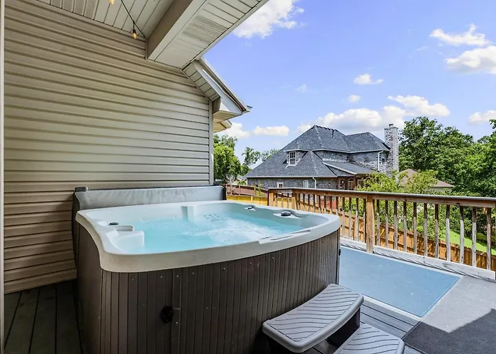 Coler Lounge: Bike In, Bike Out W/Hot Tub