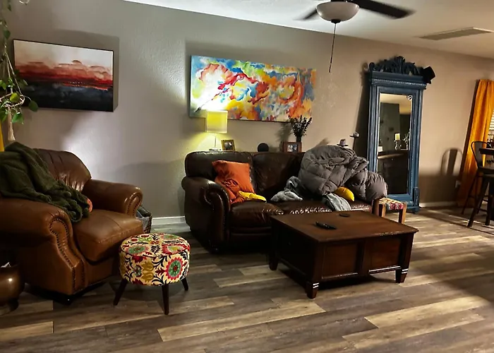 Quaint & Vivacious Room-Queen