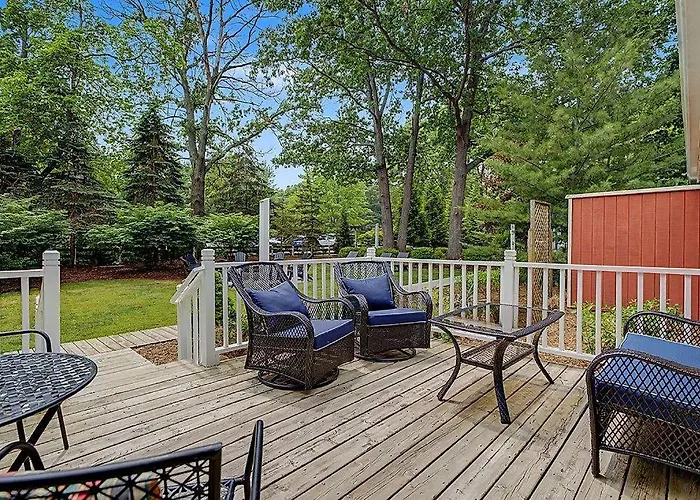 Maple Ridge Red Cottage Hot Tub