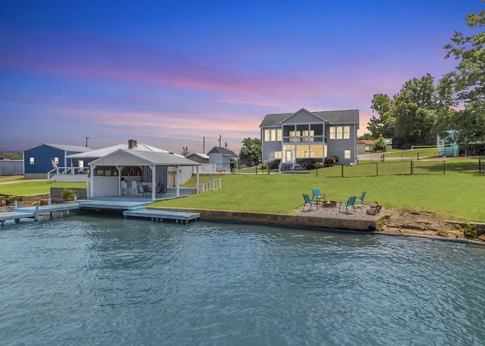 Lakefront Getaway With Dock, Pool, Sunset Games