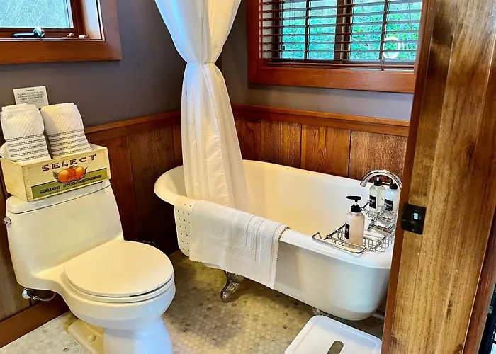Beach Kayaks Hot Tub Private Cottage