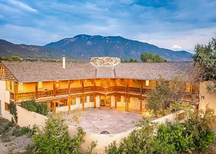 Spacious Home W/ Pool & Hot Tub In Arroyo Seco!