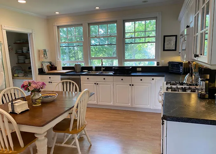 Gregg House - Amazing Views, Sunsets, Private Beach & Boathouse