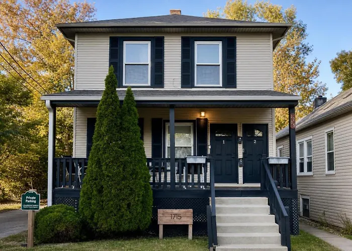 Spacious 7-Bedroom Home In Evanston