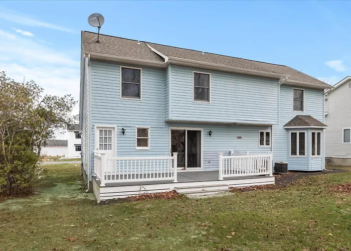 60 White Sail Circle