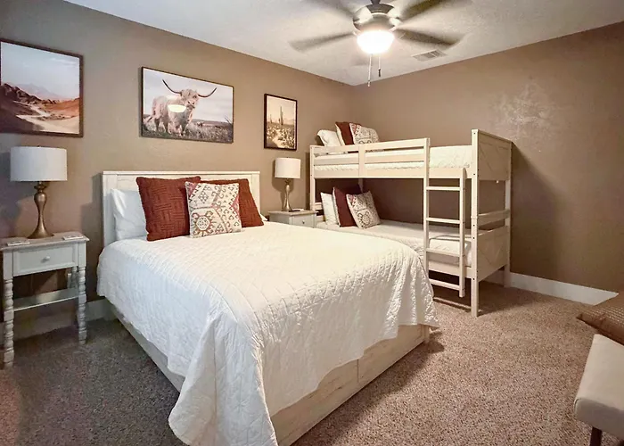 Hot Tub + Outdoor Kitchen: Stylish Home In Bryan
