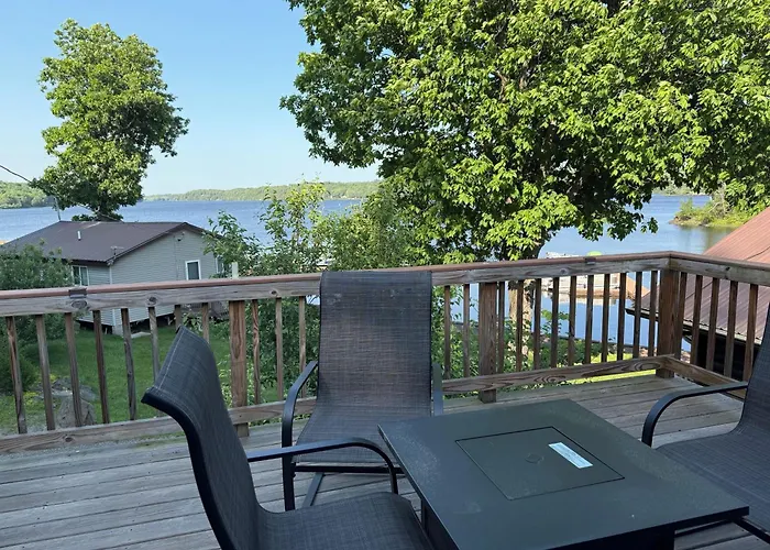Lakeside Loft- Waterfront