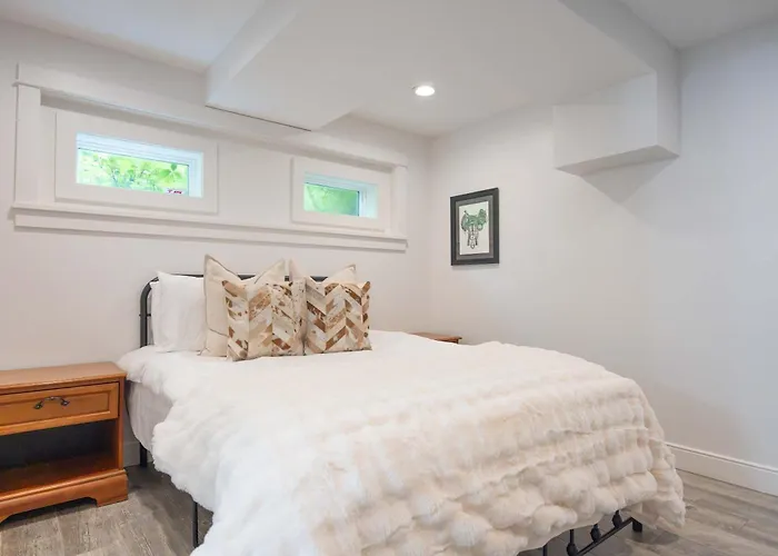 4 Bedroom Renovated Home - Next To Horse Show Pet Friendly