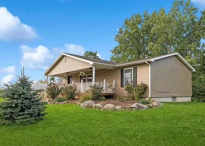 Sawyer Farmhouse -Spacious Retreat With 5 Bedrooms