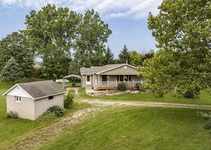 Sawyer Farmhouse -Spacious Retreat With 5 Bedrooms