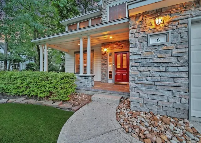 The Woodlands Gem W Heated Pool+Spa, Mini Golf, Ping Pong, Grill, Ev Charging, Baby Crib