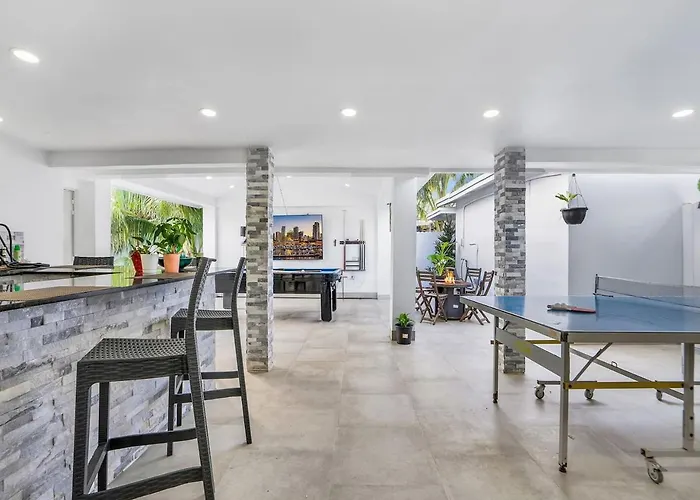 Playhouse! 3Mins Hard Rock, Heated Pool, Tub & Games