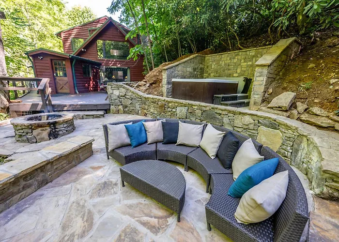'Bearadise' Cabin W/ Hot Tub At Hidden Gem Falls!