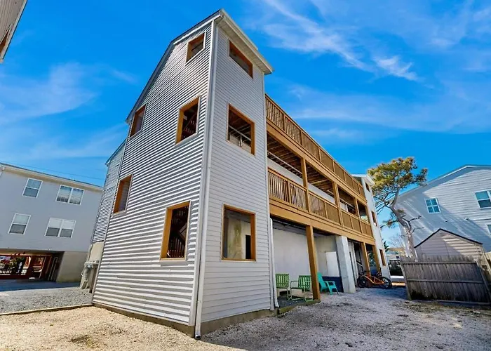 Rainbow Cove --- 117 Dagsworthy Ave #B
