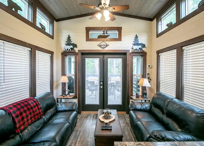 Stunning Cottage Nestled Amidst Trees With Fire Pit In Monteagle, Tennessee