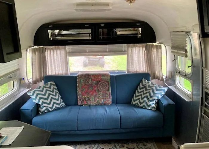 Refurbished 1999 Airstream Rental For Glamping In Alabama