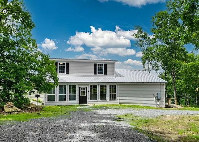 Spectacular Cabin With Home Theater And Fire Pit In Fort Payne, Alabama
