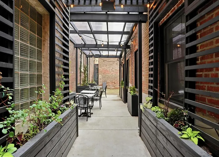 The Gas Lamp Hotel