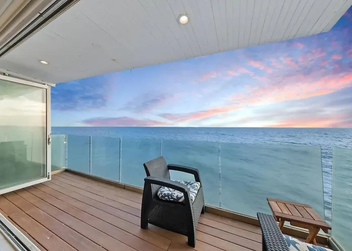 Malibu Beachfront Home With Rock Spa Ocean Views & Huge Deck