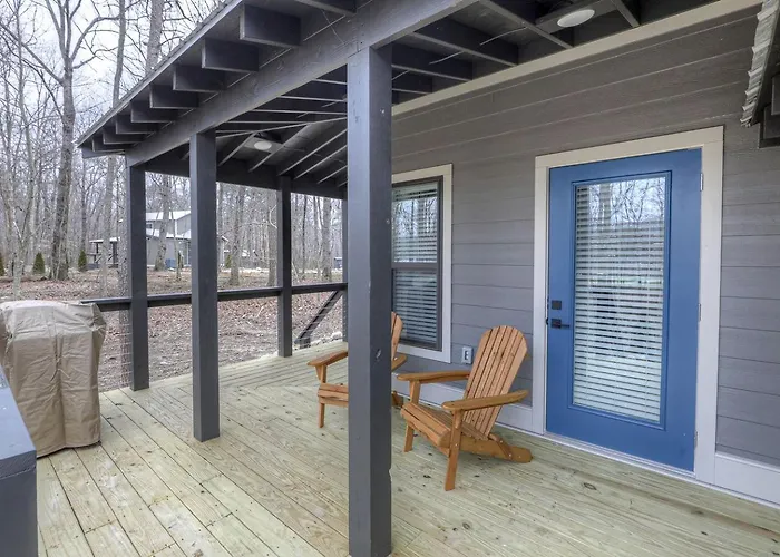 Embrace Nature In This Cozy Cabin With Fire Pit In Monteagle, Tennessee