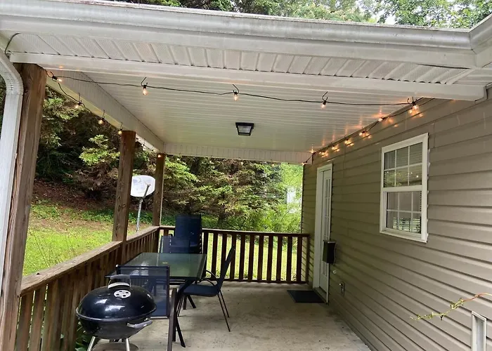 Covenant Cottage With Outdoor Dining