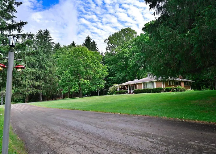 Private 5-Acre Lake: Pet-Friendly Grove City Home