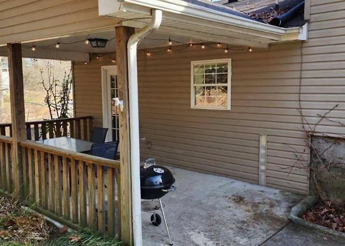 Covenant Cottage With Outdoor Dining