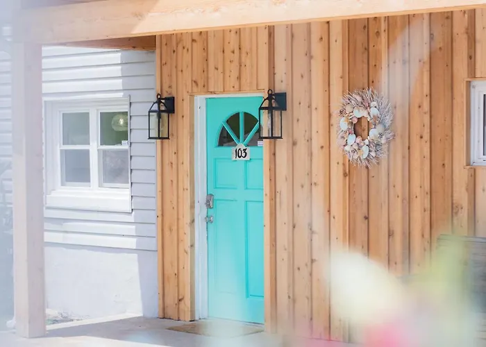 Lakefront Getaway With Dock, Pool, Sunset Games