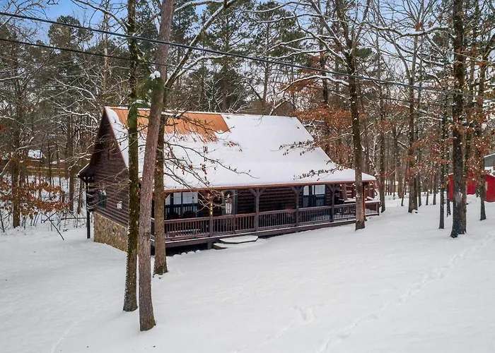Gorgeous Spacious Log Cabin With Hot Tub Surrounded By Trees And Close To Broken Bow Lake In Hochatown, Oklahoma