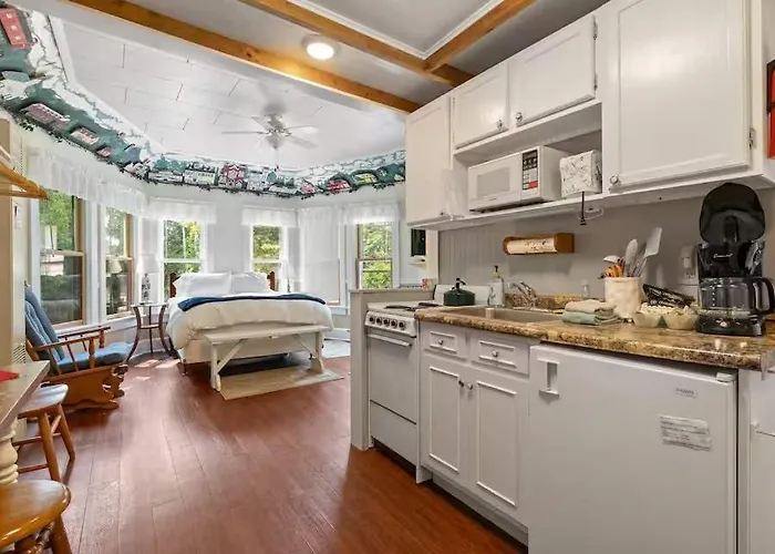 Tuckaway Cottage By Simple Life Rentals